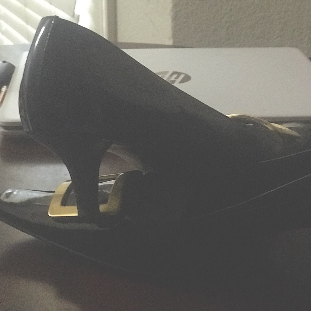 Black pump with gold buckle. Heel about 2.5 inches. Glossy leather and Italian.
